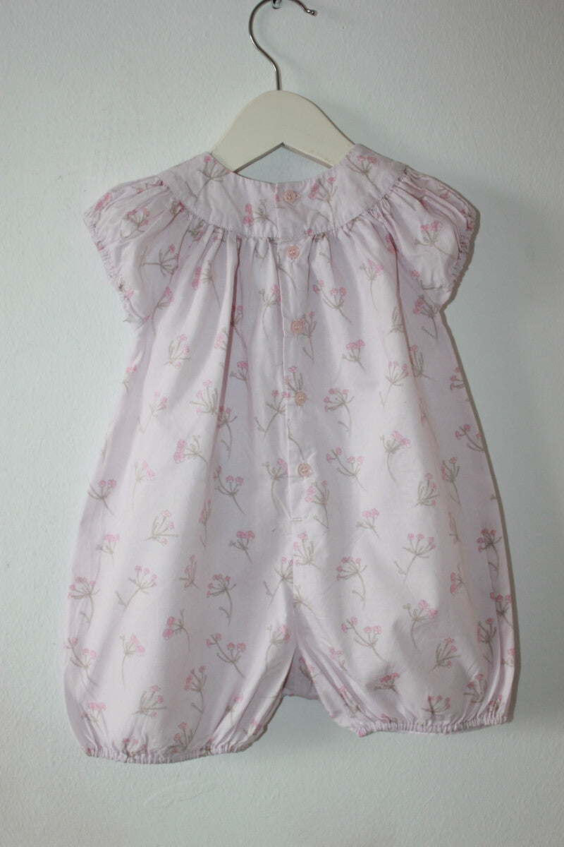 tweedehands katoenen gebloemde roze jumpsuit met korte mouwen in maat 68 voor een baby meisje van jacadi