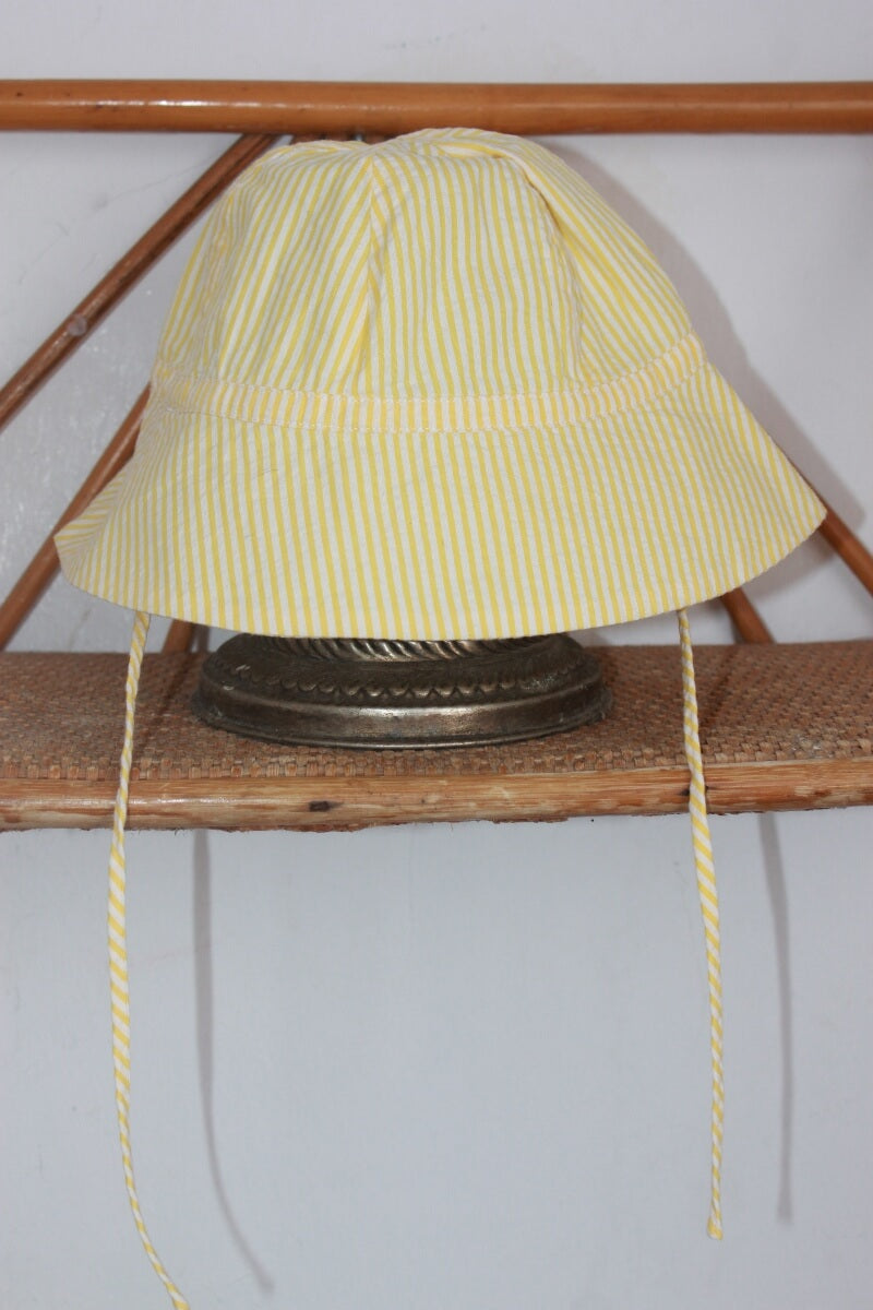 tweedehands katoenen geel met wit gestreepte zonnehoed maat 92 voor een meisje van jacadi