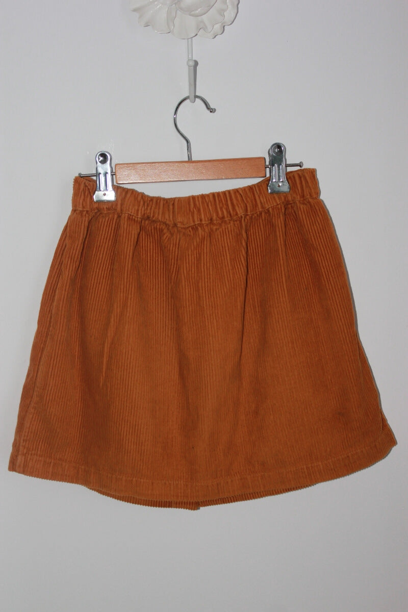 tweedehands katoenen ribfluwelen mosterdgele rok met geborduurde bloemen op de zakjes, van monoprix in maat 116