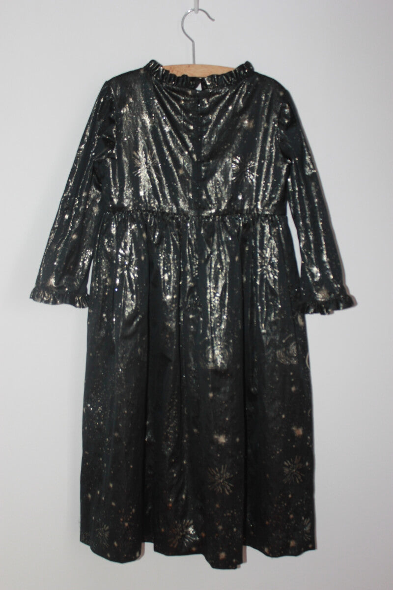 tweedehands zwart met zilveren feestelijke lange jurk (met lange mouwen) van bonpoint in maat 122-128