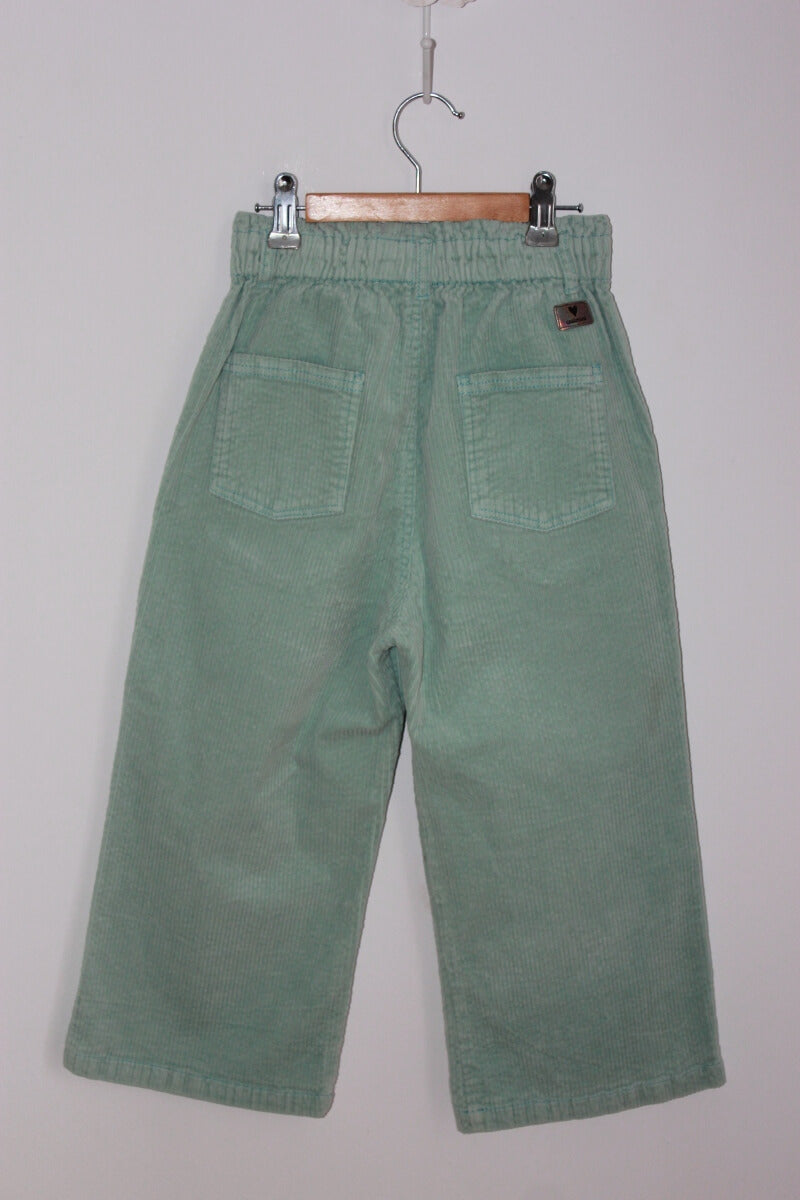 pre-owned lichtgroene corduroy lange broek met wijde pijpen van catimini voor een meisje in maat 122
