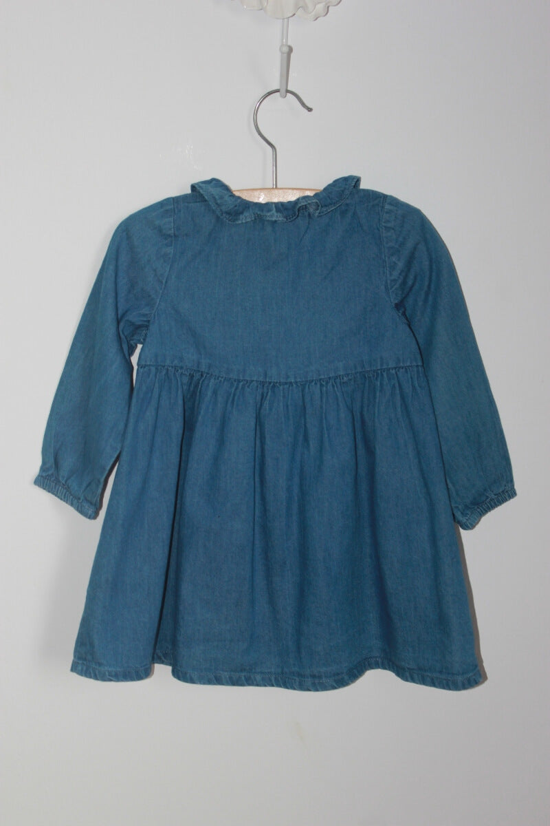 preloved katoenen blauwe jurk met lange mouwen van soepele denim in maat 80 voor een baby meisje van bout´chou