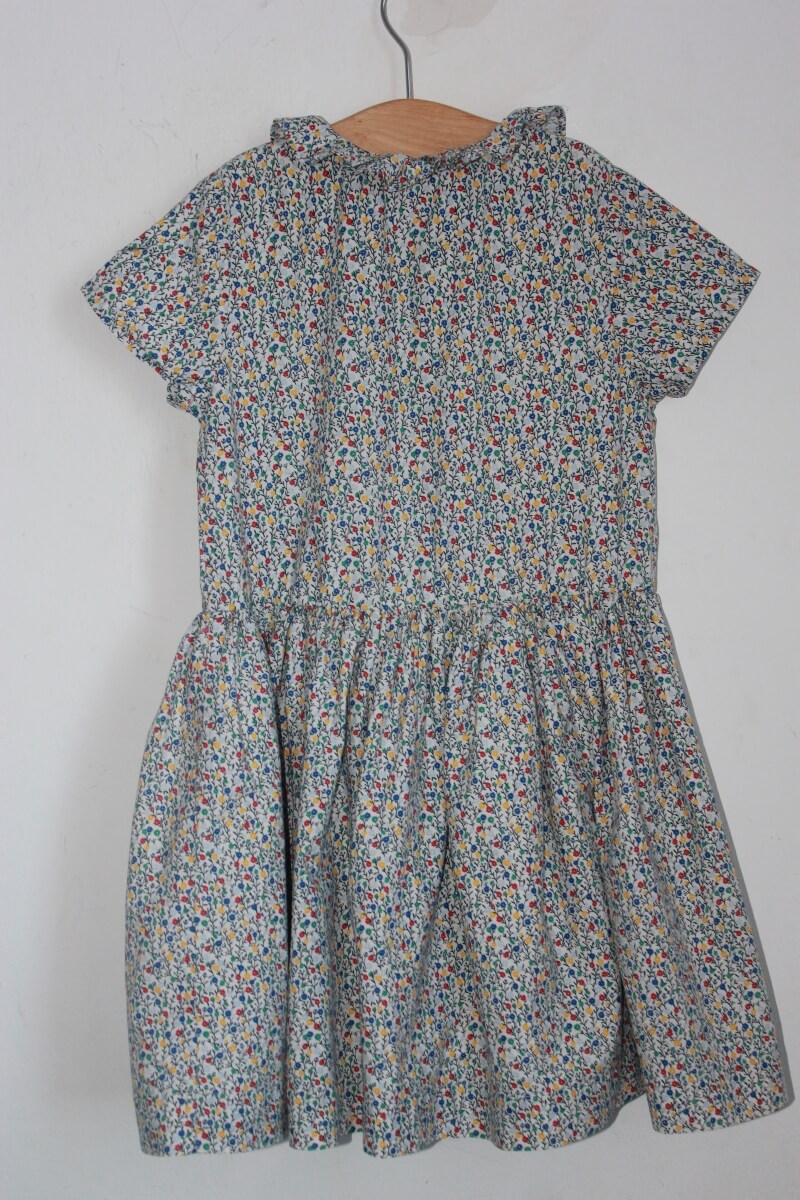 tweedehands katoenen gebloemde zomerse jurk in multicolour met korte mouwen en volantkraagje, maat 116 van monoprix