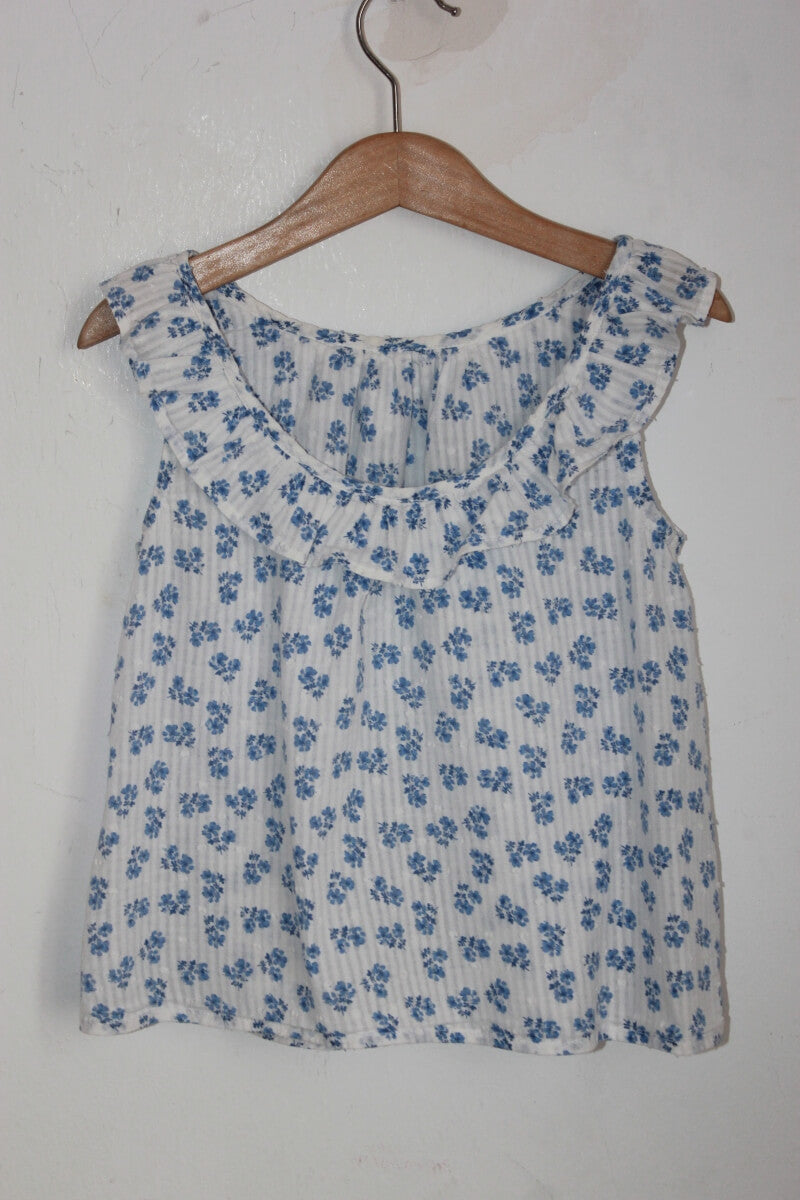 tweedehands katoenen zomerse wit met blauwe gebloemde blouse met volant in maat 116 voor een meisje van buissonniere