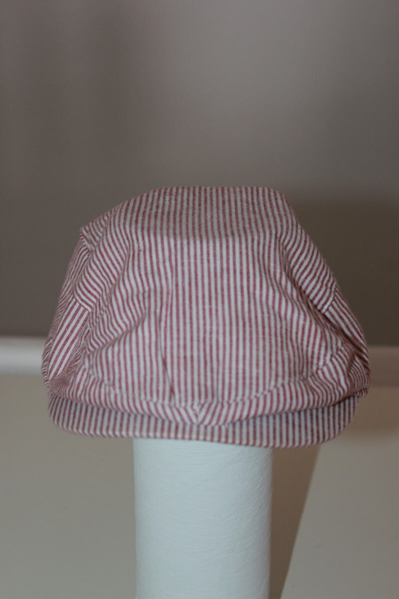 tweedehands unisex mauve met wit gestreepte katoenen pet van kiabi in maat 80