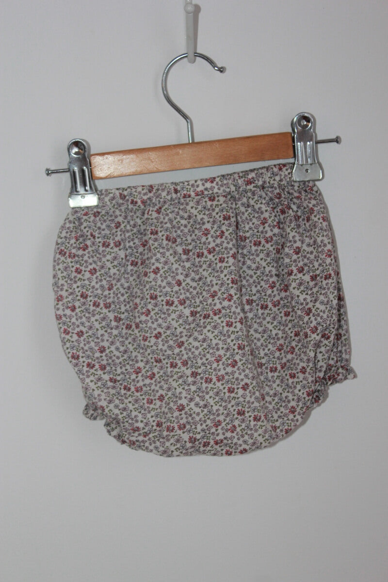 preloved zomerse gebloemde korte broek in multicolour maat 74 voor een baby meisje van Dpam