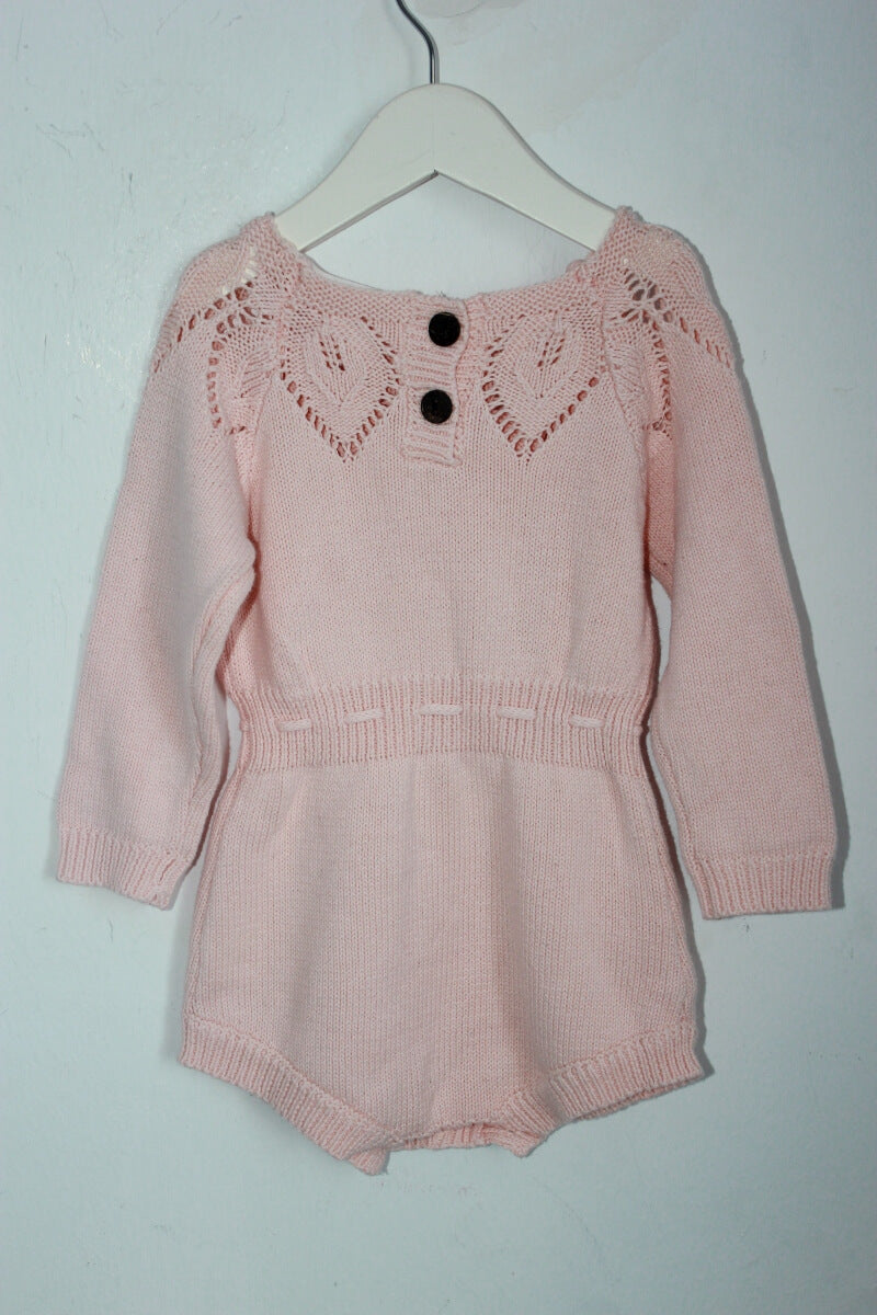 preloved roze gebreide korte jumpsuit met lange mouwen, in maat 74 van la habitacion de nachete