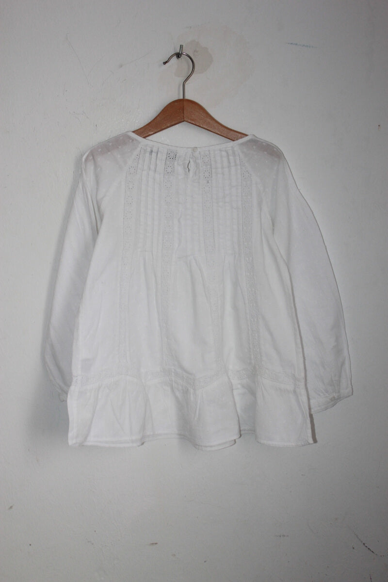 tweedehands witte katoenen blouse met lange mouwen in maat 134 voor een meisje van massimo dutti