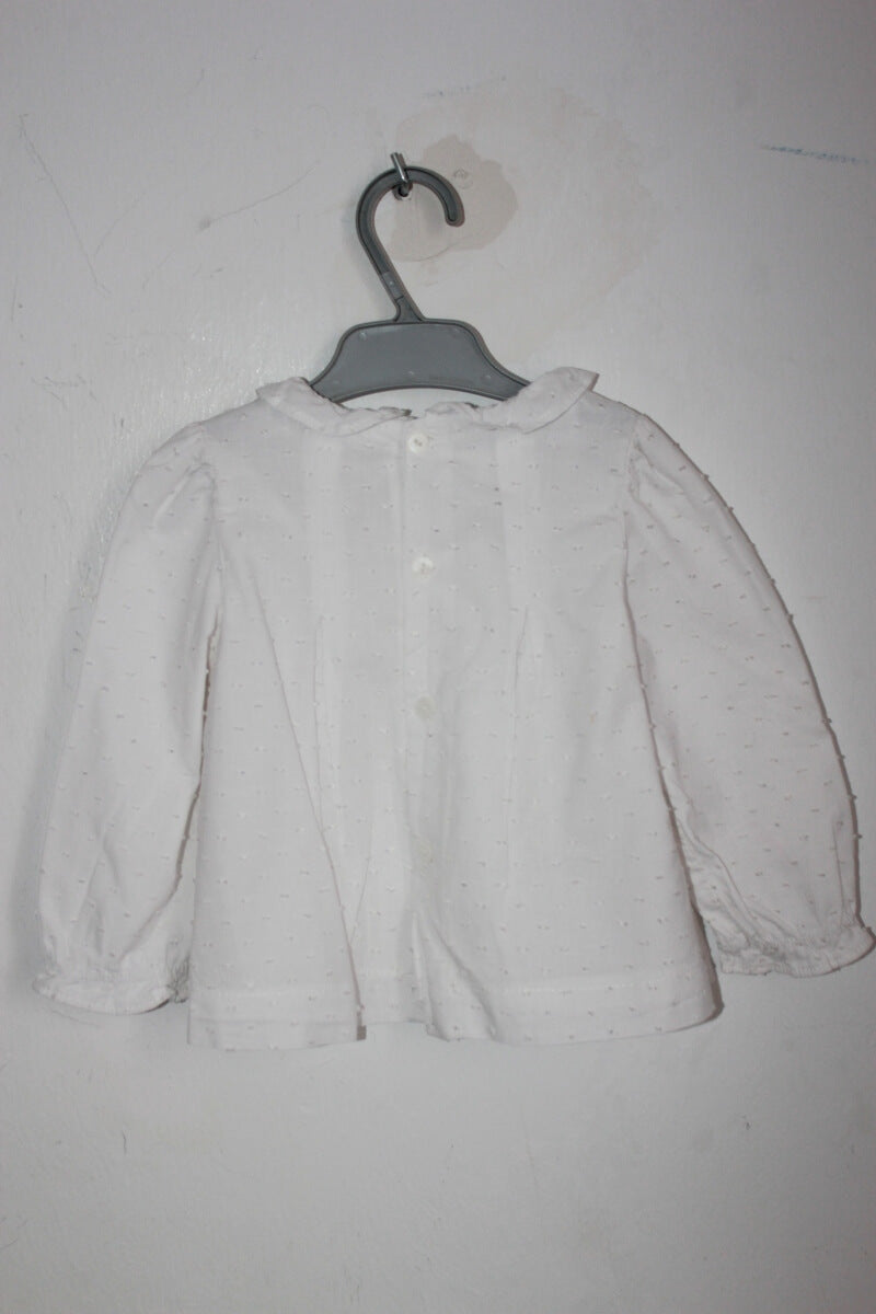 tweedehands witte blouse met lange mouwen en volantkraagje in maat 74 voor aan baby meisje van mayoral