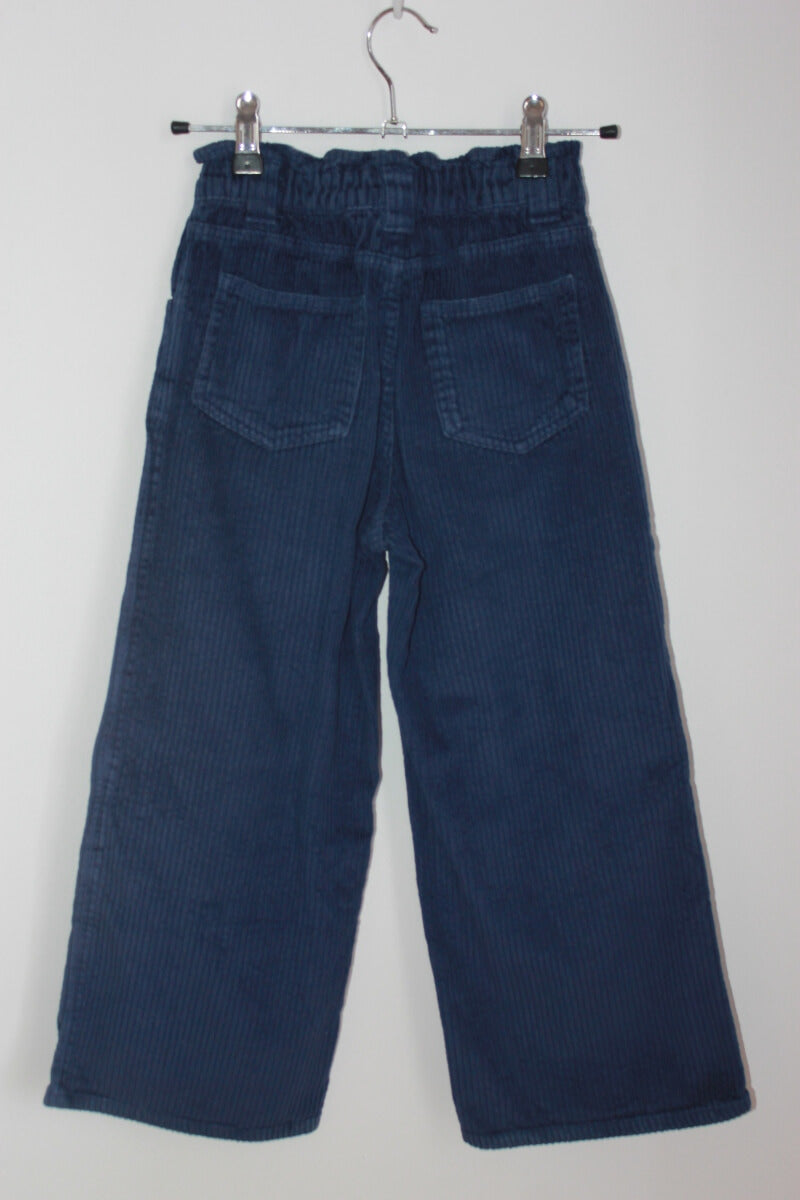 tweedehands blauwe lange ribfluwelen broek in maat 122-128 van monoprix voor een meisje