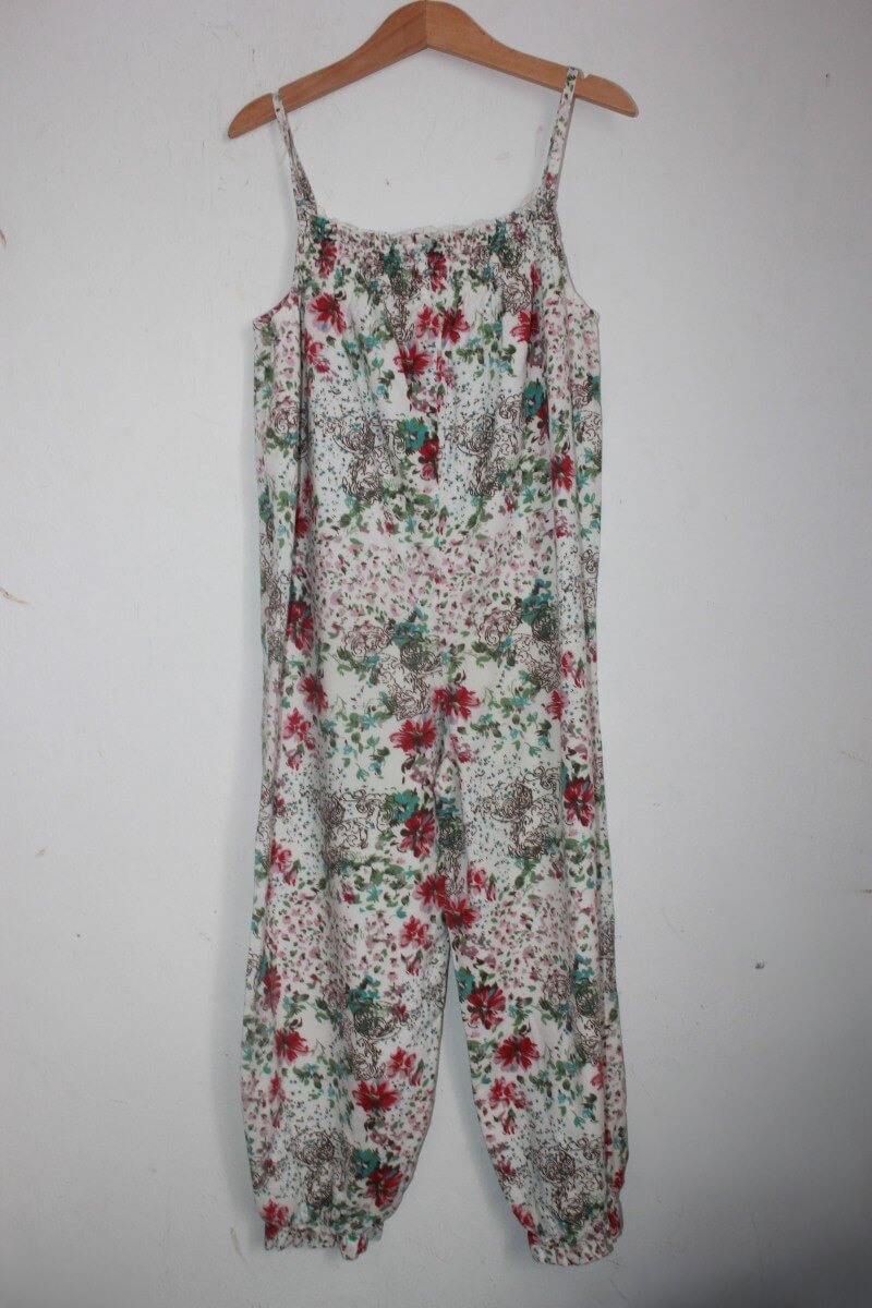 tweedehands gebloemde zomerse jumpsuit in multicolour, maat 104 voor een meisje van neck & neck