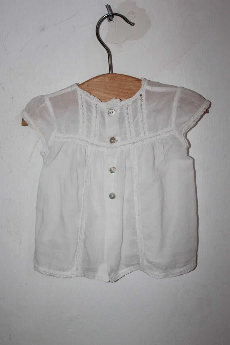 tweedehands zomerse witte blouse met korte mouwen van tizzas in maat 56 voor een baby meisje