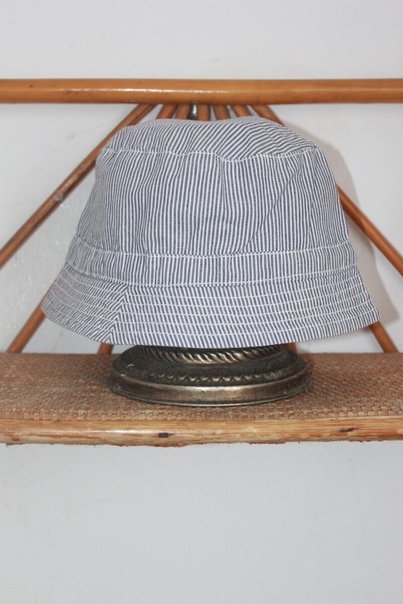 tweedehands donkerblauw met wit gestreepte zonnehoed in maat 92 voor een jongen