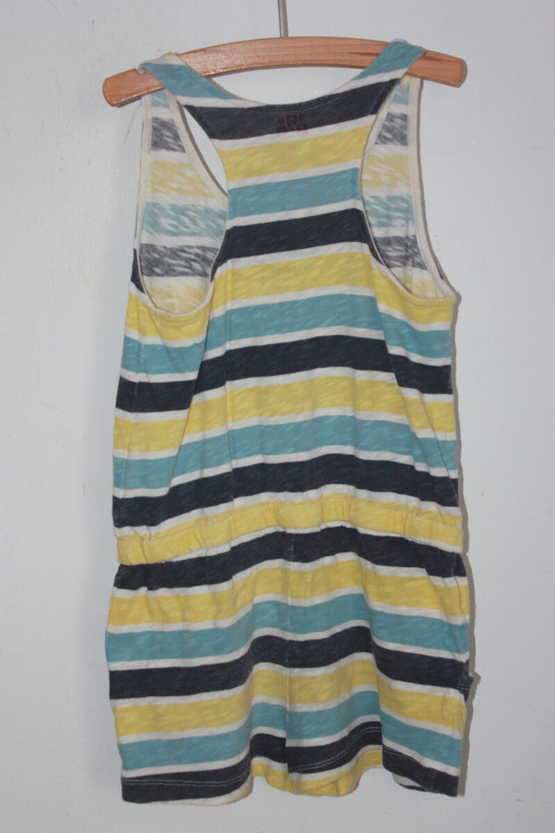 tweedehands katoenen zomerse mouwloze blauw, wit en geel gestreepte korte jumpsuit van bonton voor een meisje in maat 116-122