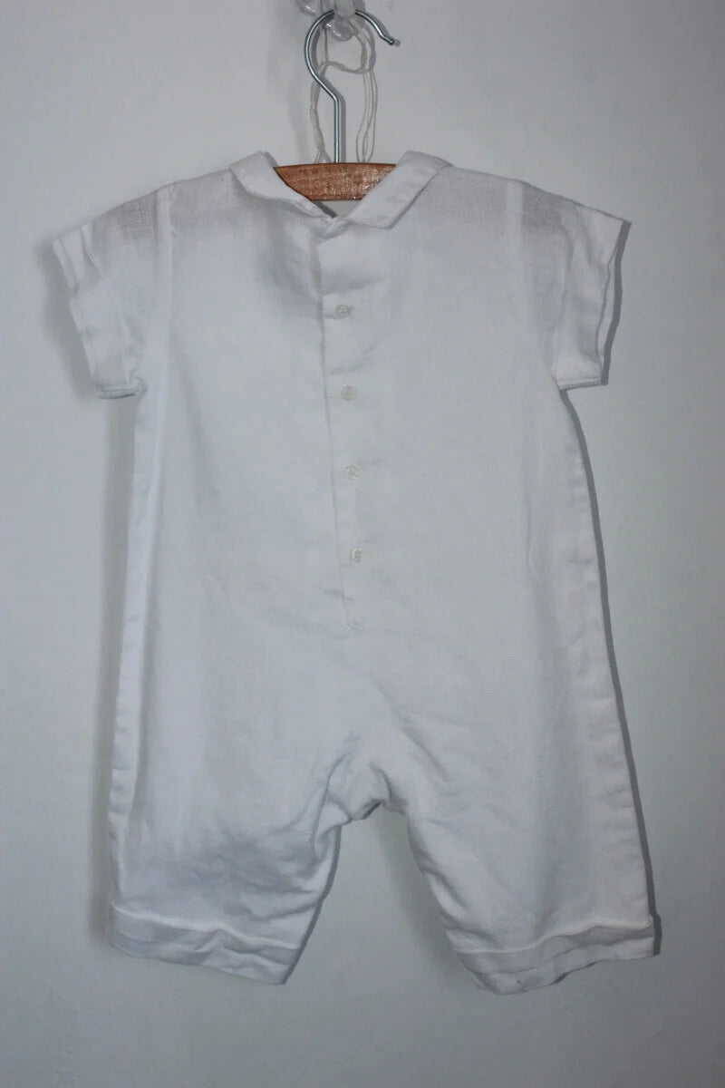 Tweedehands creme zomerse linnen jumpsuit van jacadi met korte mouwen in maat 68 voor een baby jongen
