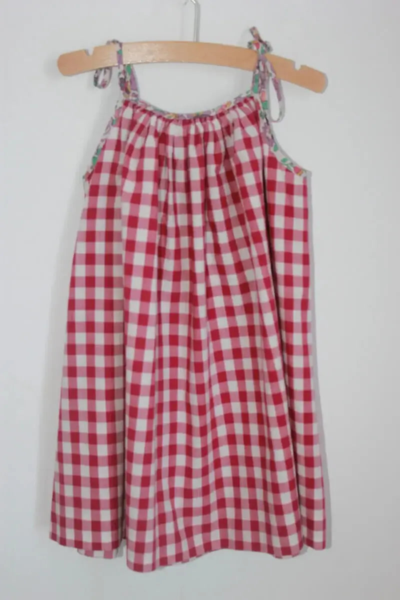 tweedehands katoenen rood met wit geruite zomerse jurk van bonton in maat 92-98