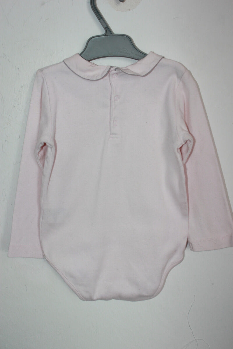 tweedehands katoenen lichtroze romper met een kraagje en lange mouwen van jacadi in maat 80