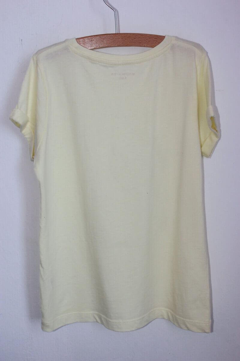 tweedehands-lichtgeel-shirt-konijn-korte-mouwen-maat-116-monoprix