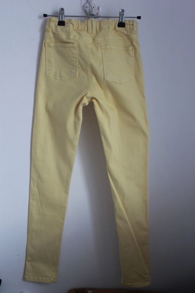 tweedehands-gele-broek-maat-140-monoprix