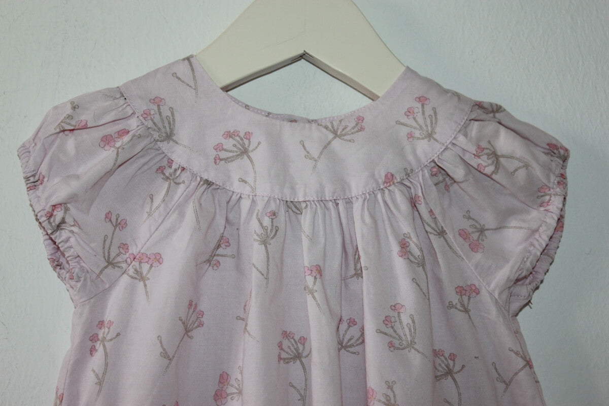 tweedehands katoenen gebloemde roze jumpsuit met korte mouwen in maat 68 voor een baby meisje van jacadi