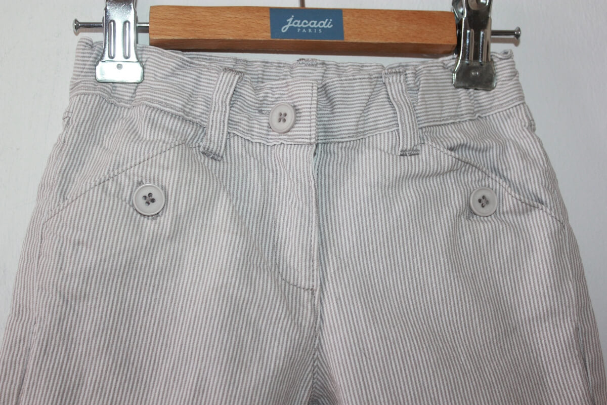 tweedehands unisex katoenen grijs met wit gestreepte lange broek in maat 104 van jacadi