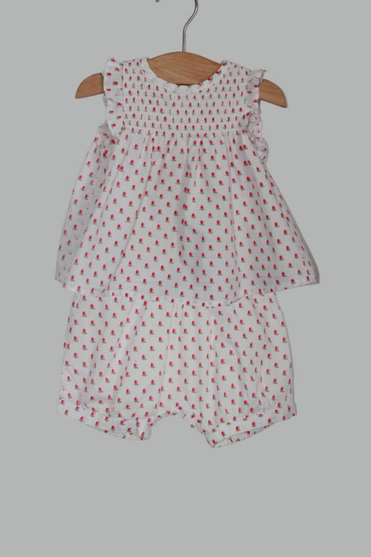 tweedehands mouwloos roze en wit zomers gebloemd setje van Jacadi in maat 68 voor een baby meisje