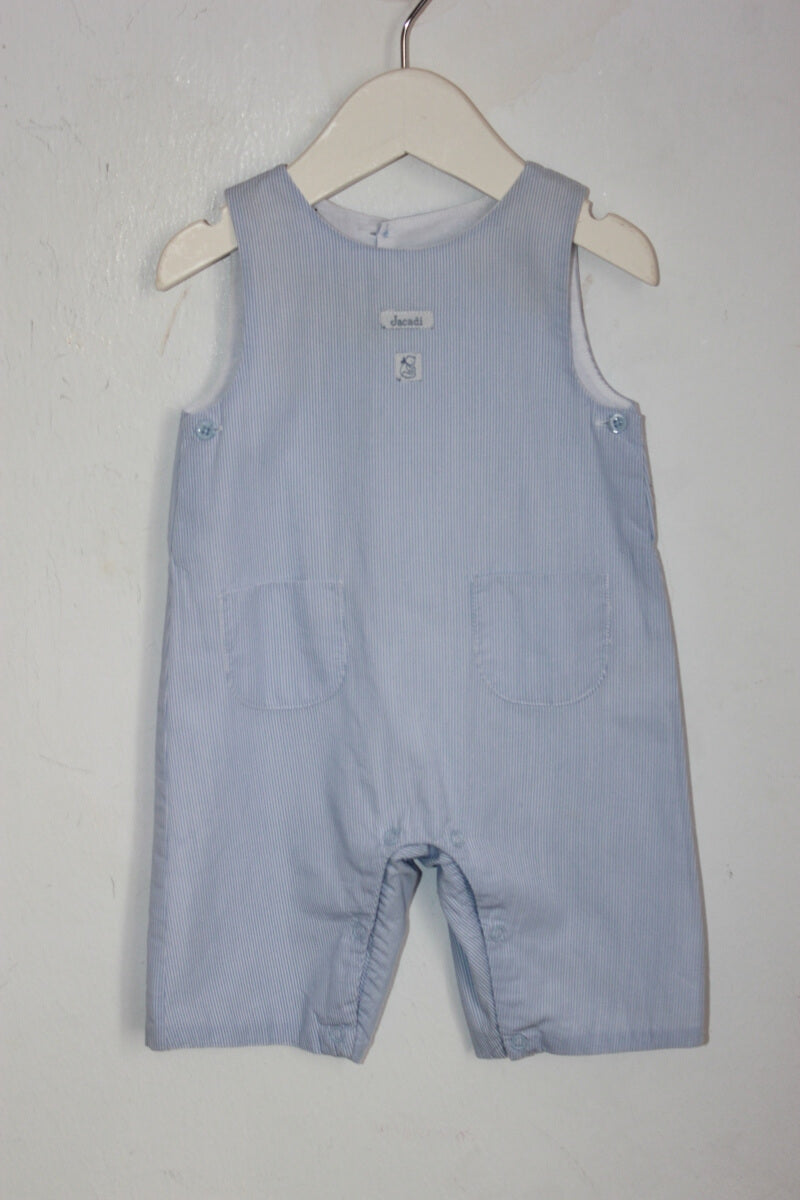tweedehands katoenen zomerse mouwloze lichtblauw met wit gestreepte jumpsuit in maat 56 voor een baby jongen van Jacadi