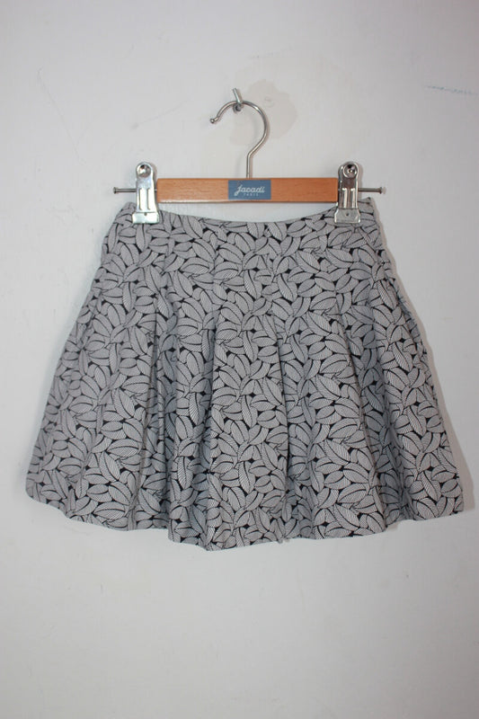 tweedehands zwart met witte katoenen rok met blaadjes van jacadi in maat 104 voor een meisje