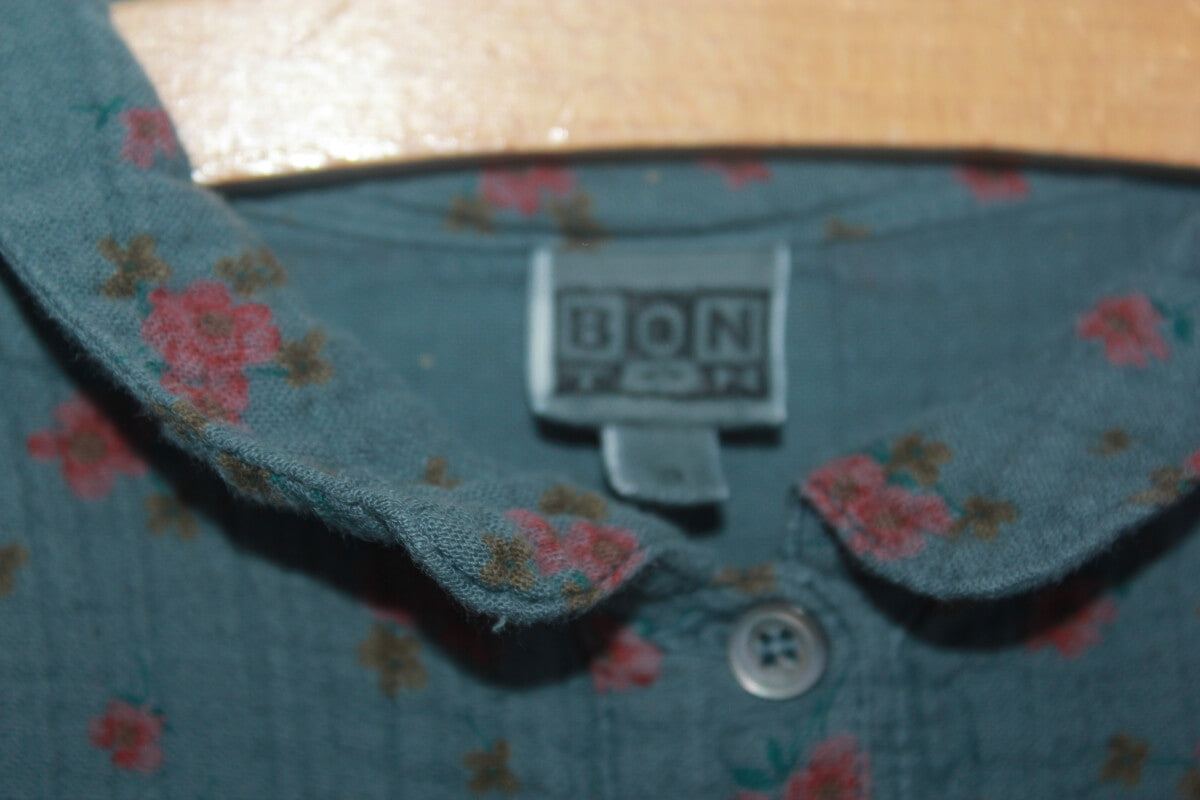 tweedehands katoenen grijsblauw en roze gebloemde jurk met lange mouwen in maat 104 van bonton