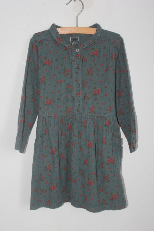 tweedehands katoenen grijsblauw en roze gebloemde jurk met lange mouwen in maat 104 van bonton