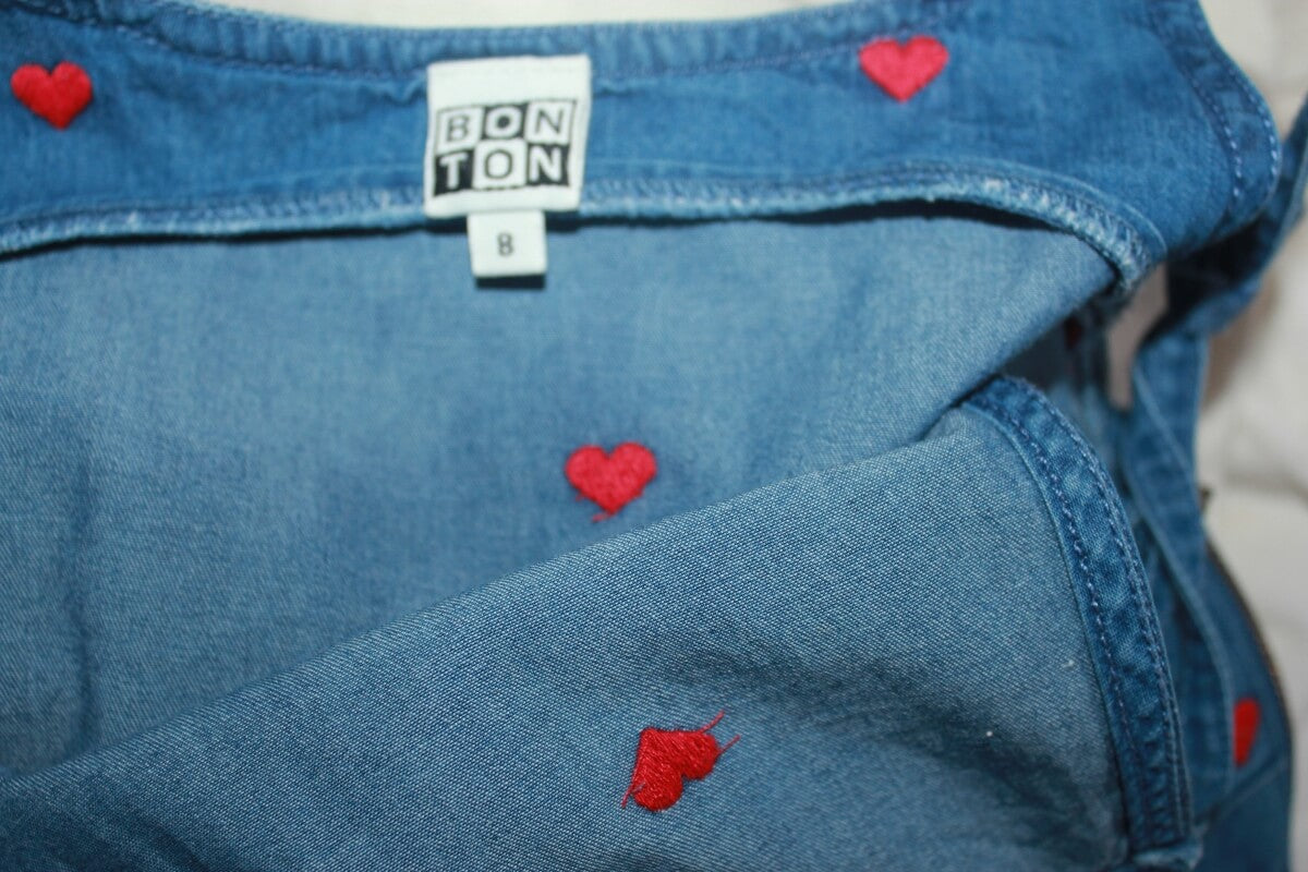 tweedehands katoenen blauwe jumpsuit met rode hartjes in maat 128 voor een meisje van bonton