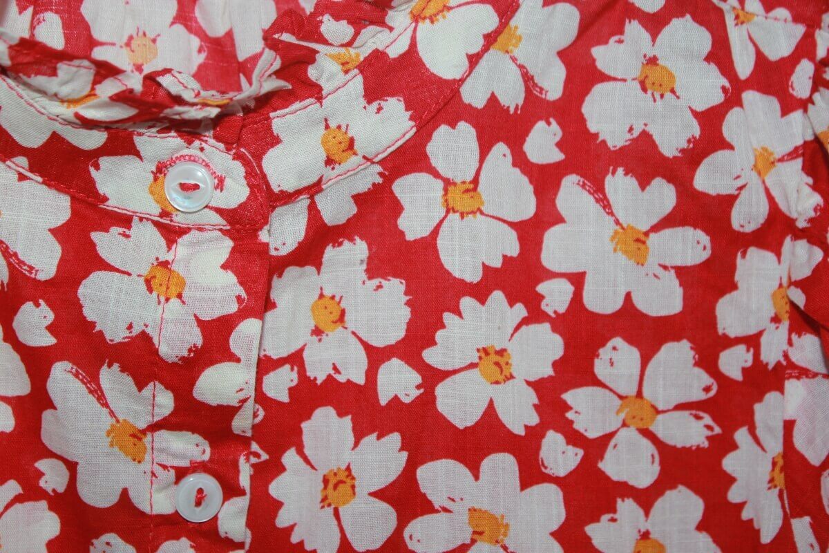 tweedehands katoenen gebloemde blouse in rood, creme en oranje, met korte mouwen in maat 128  voor een meisje van monoprix