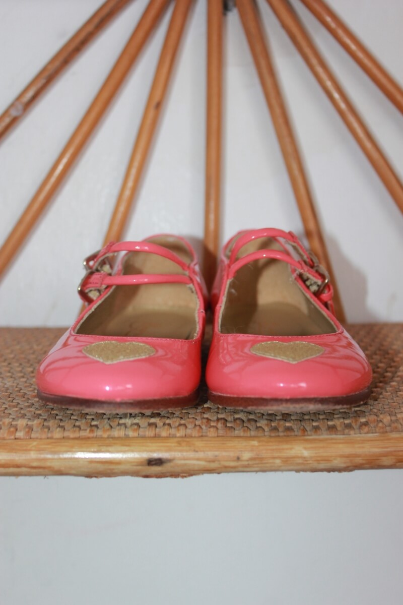 tweedehands roze schoenen met gouden hartjes in maat 25 van bonpoint