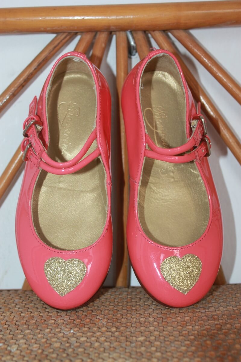 tweedehands roze schoenen met gouden hartjes in maat 25 van bonpoint