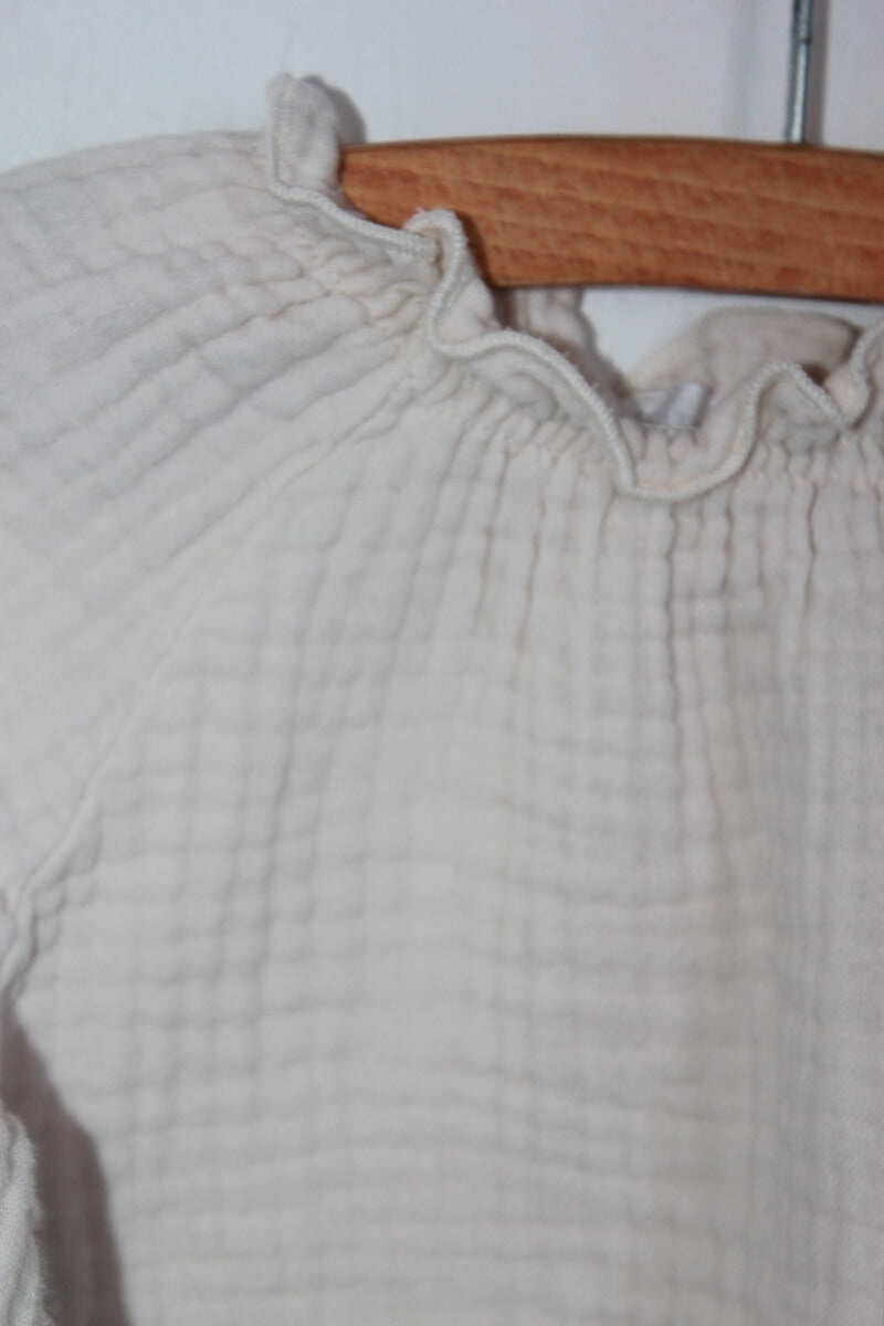 tweedehands katoenen creme blouse met lange mouwen in maat 80 voor een baby meisje van zara