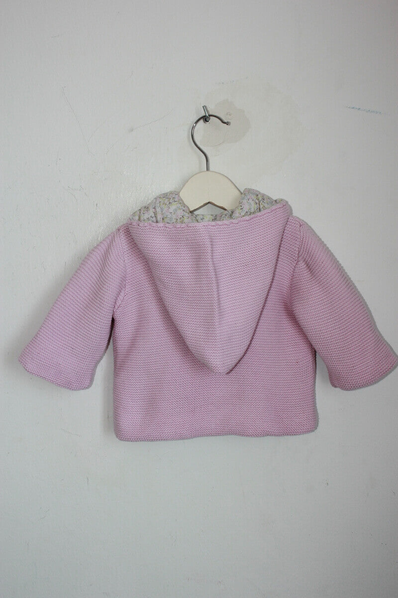 preloved katoenen roze gebreid jasje met capuchon in maat 56 van jacadi 