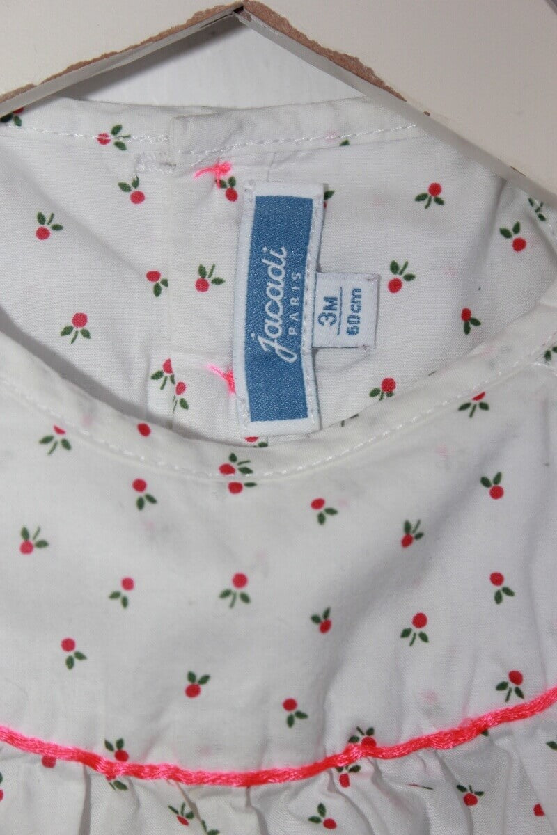 tweedehands zomers gebloemd setje in wit, roze en groen, met korte volantmouwen in maat 62 voor een baby meisje van jacadi