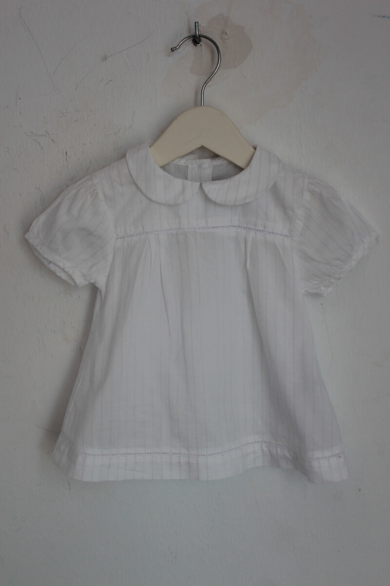 tweedehands katoenen witte blouse met korte mouwen in maat 74 voor een baby meisje van cyrillus