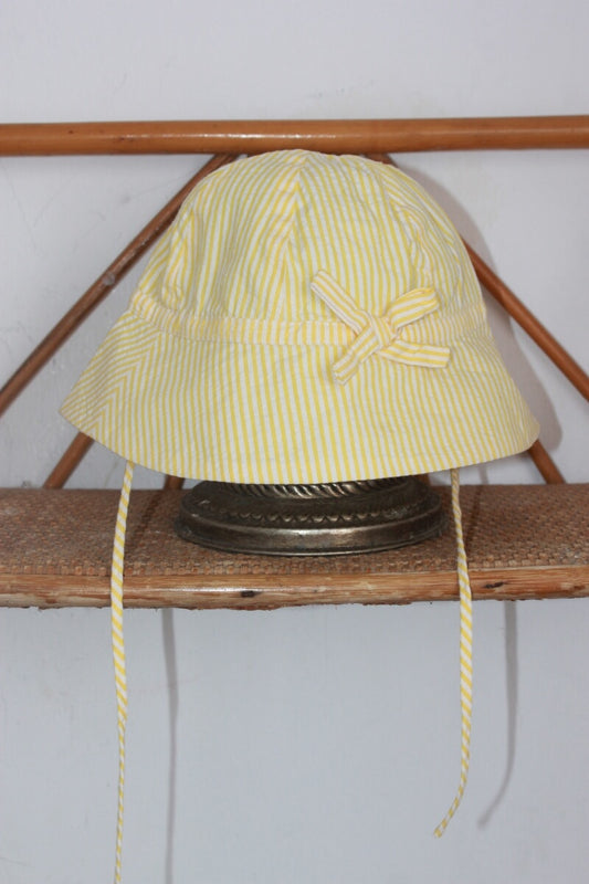 tweedehands katoenen geel met wit gestreepte zonnehoed maat 92 voor een meisje van jacadi 