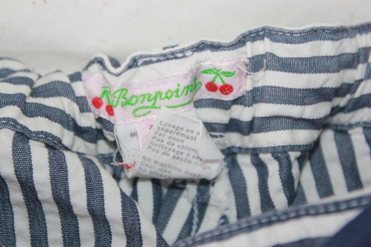 tweedehands katoenen donkerblauw met wit gestreepte zomerse korte broek  van bonpoint in maat 122-128 voor een meisje 