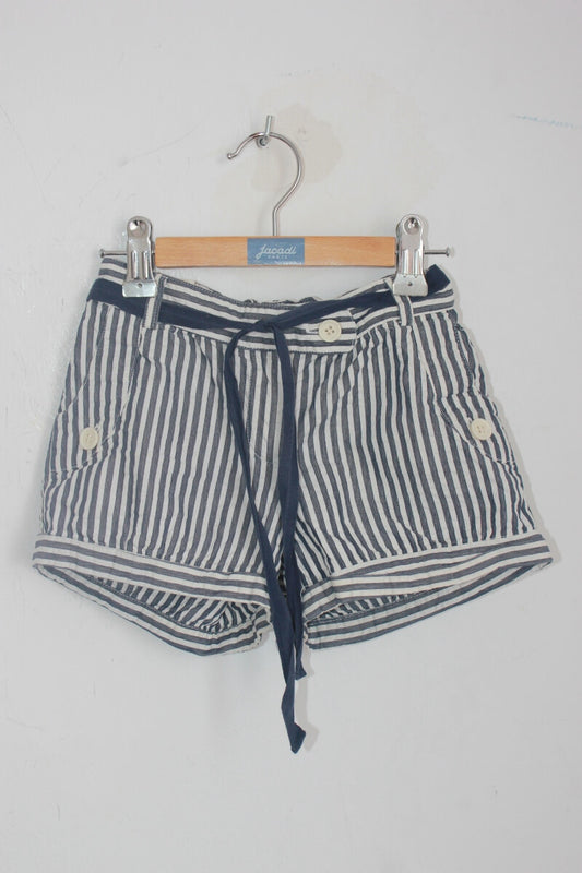 tweedehands katoenen donkerblauw met wit gestreepte zomerse korte broek  van bonpoint in maat 122-128 voor een meisje 