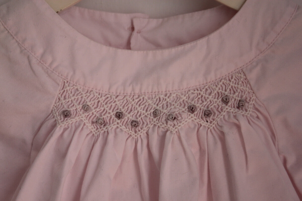 tweedehands roze katoenen gesmockte blouse met lange mouwen in maat 74 voor een baby meisje van jacadi