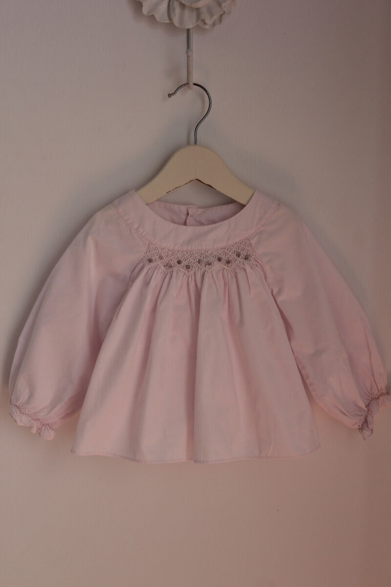 tweedehands roze katoenen gesmockte blouse met lange mouwen in maat 74 voor een baby meisje van jacadi