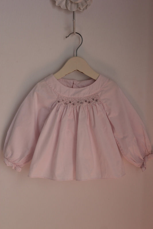 tweedehands roze katoenen gesmockte blouse met lange mouwen in maat 74 voor een baby meisje van jacadi