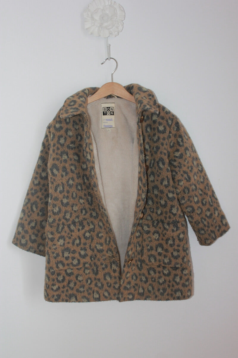 tweedehands winterjas met luipaard print in maat 128  voor een meisje van bonton
