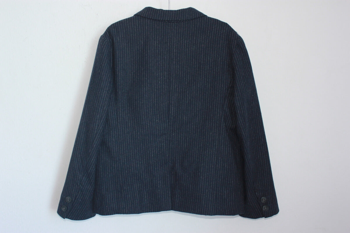 tweedehands donkerblauw kostuum met wit krijtstreepje in maat 110-116 voor een jongen van bonpoint