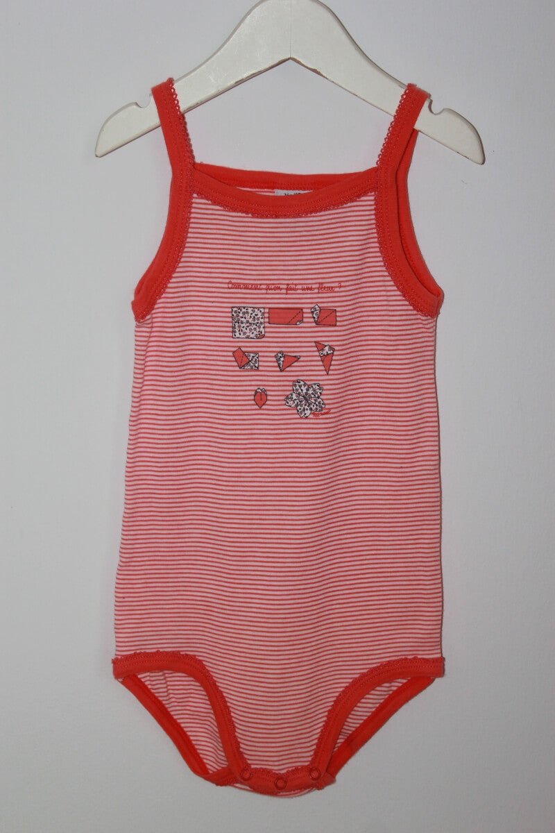 tweedehands katoenen oranje met wit gestreepte romper met schouderbandjes van Petit Bateau in maat 92-98 voor een meisje