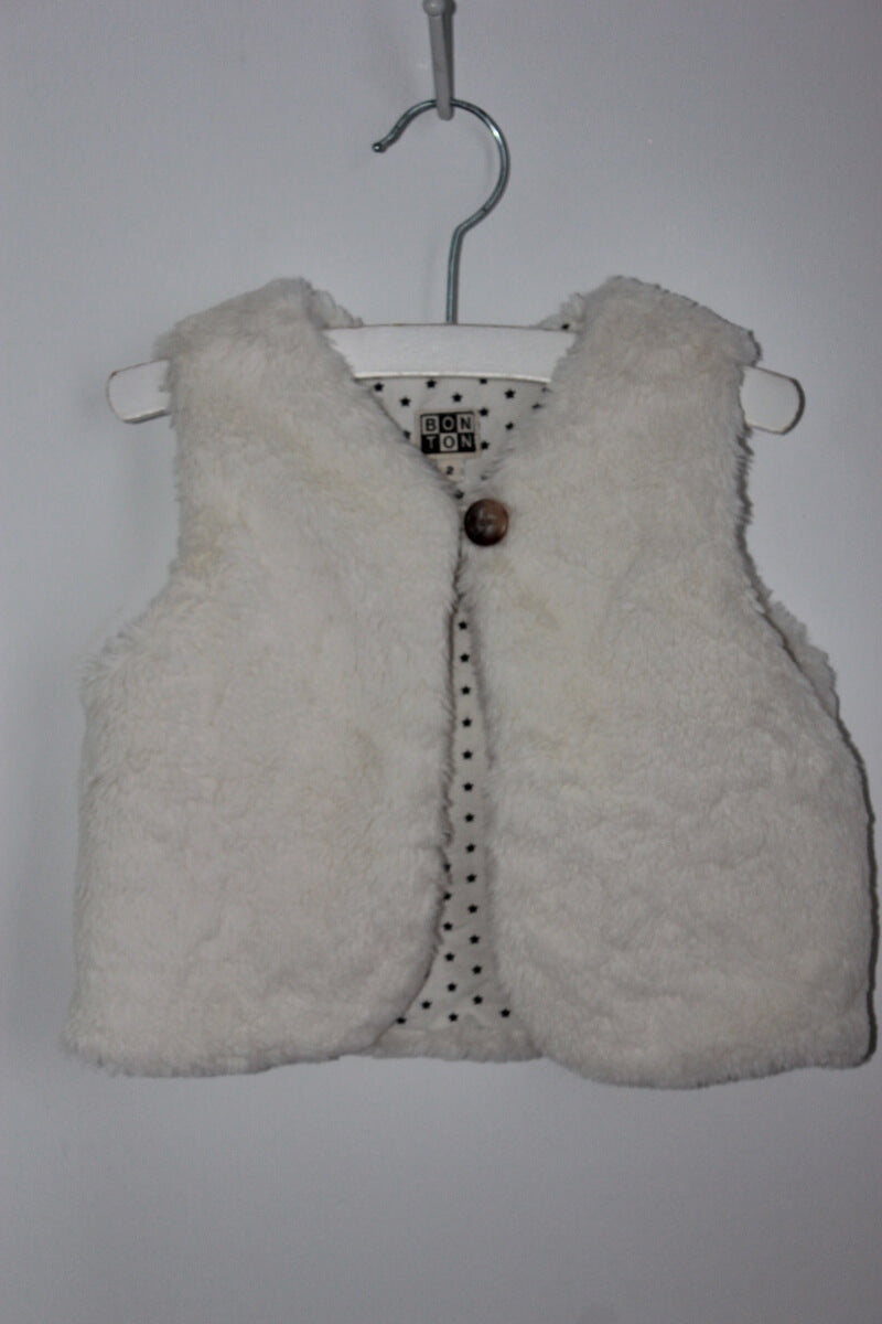 tweedehands ecru fake fur mouwloos vest van bonton in maat 86 voor een meisje