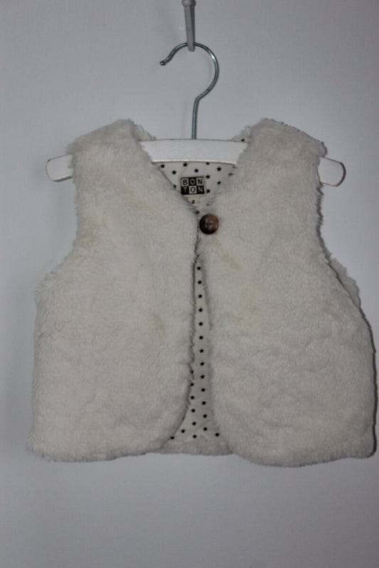 tweedehands ecru fake fur mouwloos vest van bonton in maat 86 voor een meisje