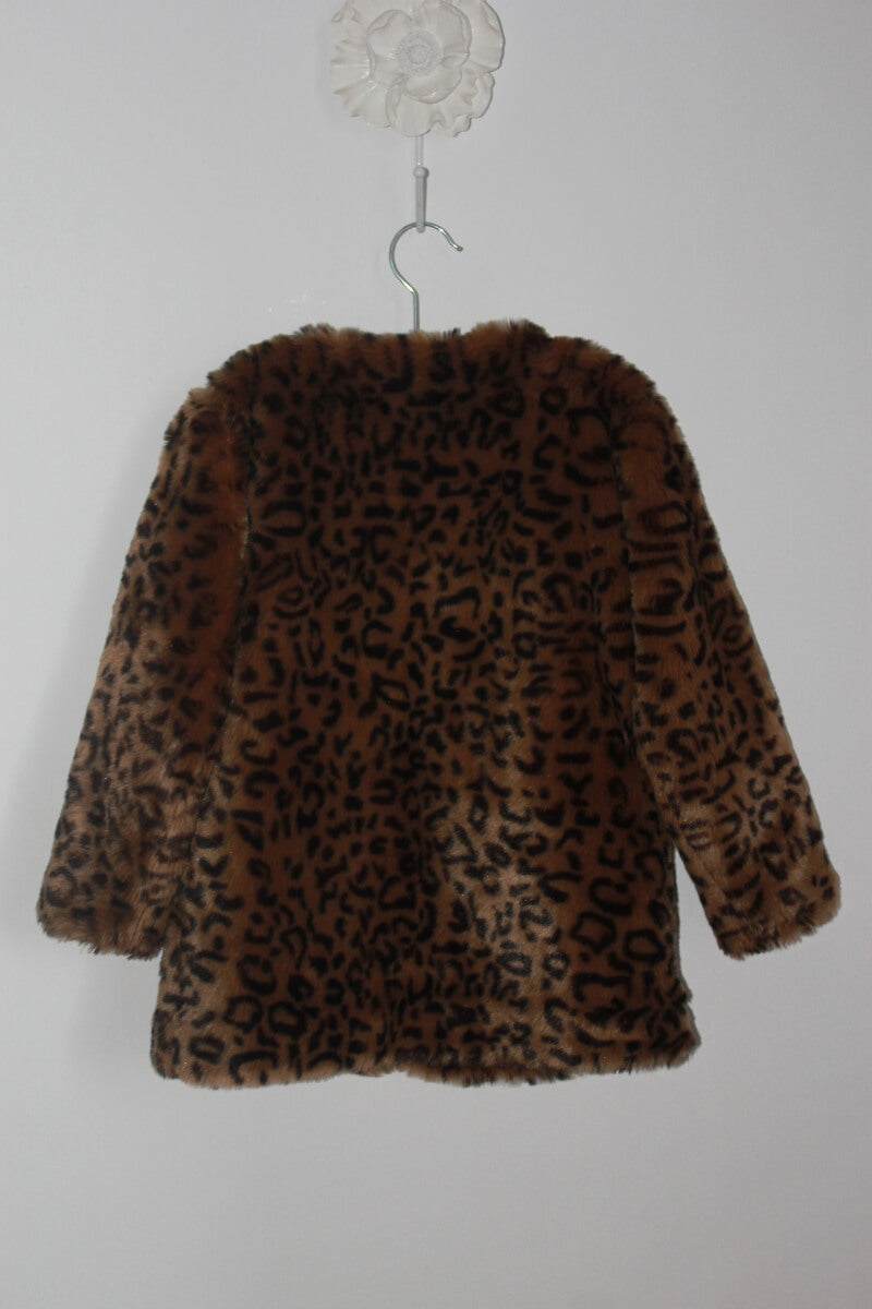 pre-owned warme fake fur jas met luipaardprint van CdeC in maat 104